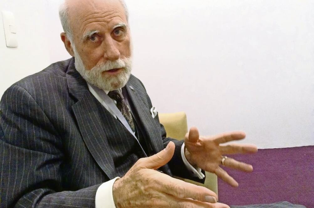 Vinton Cerf afirma que la seguridad en la red es un tema de importancia, por lo que es clave que los usuarios se sientan seguros al usar internet (CARLA MARTÍNEZ. EL UNIVERSAL)
