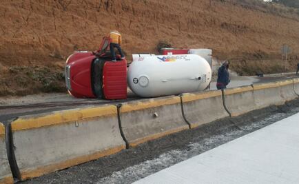Volcadura provoca cierre de circulación en la autopista México-Puebla