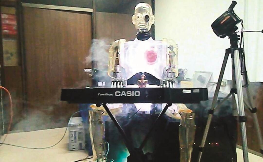 Don Cuco El Guapo se lució en Sevilla, en 1992. Es un robot pianista diseñado y construido en la Benemérita Universidad Autónoma de Puebla por 30 investigadores