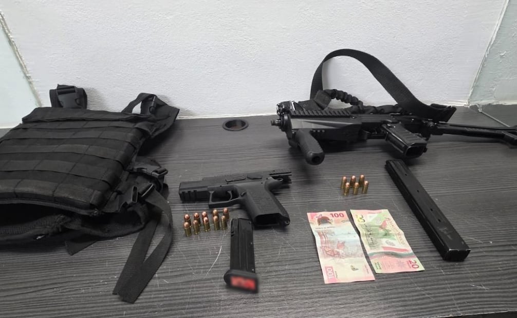 Caen dos hombres tras presunto asalto en la Central de Abasto de la CDMX; les hallaron una subametralladora.
Foto: Especial.