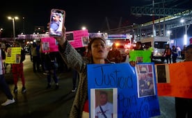 Familiares de Kevin Rodríguez bloquean Circuito Interior, a la altura del AICM; exigen justicia tras su muerte durante detención