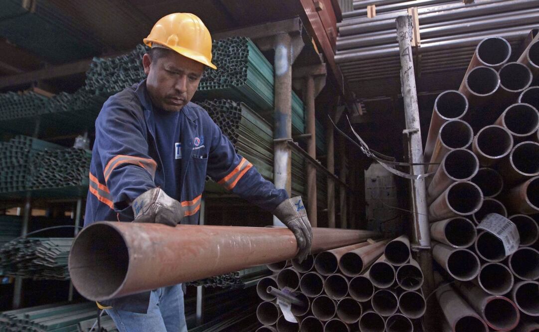 El consumo de la industria acerera se redujo 4.8% durante 2024, mientras que la producción bajó 8.4%, de acuerdo con la Cámara Nacional de la Industria del Hierro y del Acero. Foto: Julio César Aguilar / AFP