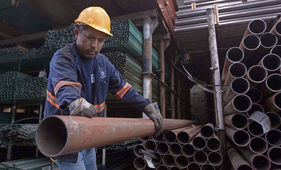 El consumo de la industria acerera se redujo 4.8% durante 2024, mientras que la producción bajó 8.4%, de acuerdo con la Cámara Nacional de la Industria del Hierro y del Acero. Foto: Julio César Aguilar / AFP