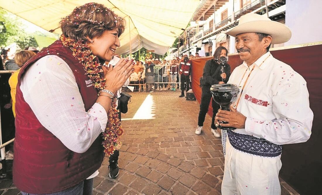 Delfina Gómez sostuvo un encuentro en Valle de Bravo con integrantes de la comunidad mazahua. Foto: ESPECIAL