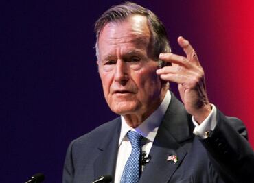 H.W. Bush y su esposa se recuperan en el hospital