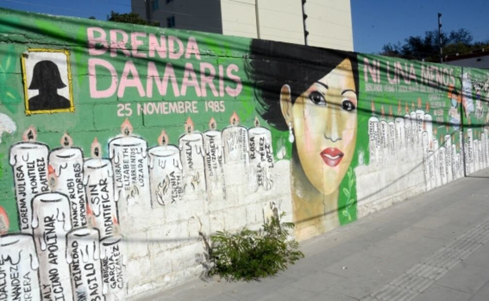 Eliminan mural contra feminicidios para poner propaganda de candidato en Monterrey y protestan