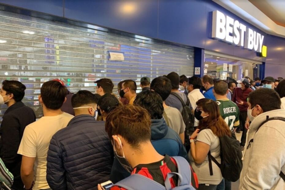 Multitudes en tiendas departamentales, la esfera Covid-19 y aplicación de pruebas rápidas, entre las fotos de la semana