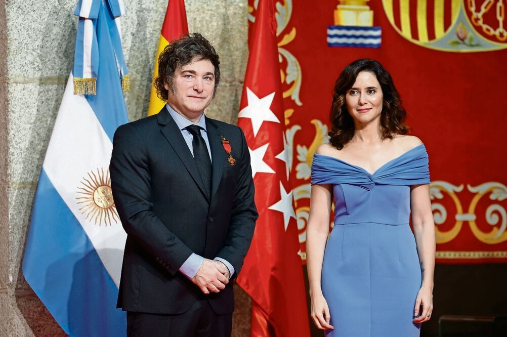 El mandatario de Argentina, Javier Milei, con la presidenta de la Comunidad de Madrid, Isabel Díaz Ayuso, el viernes pasado Foto: Daniel González EFE
