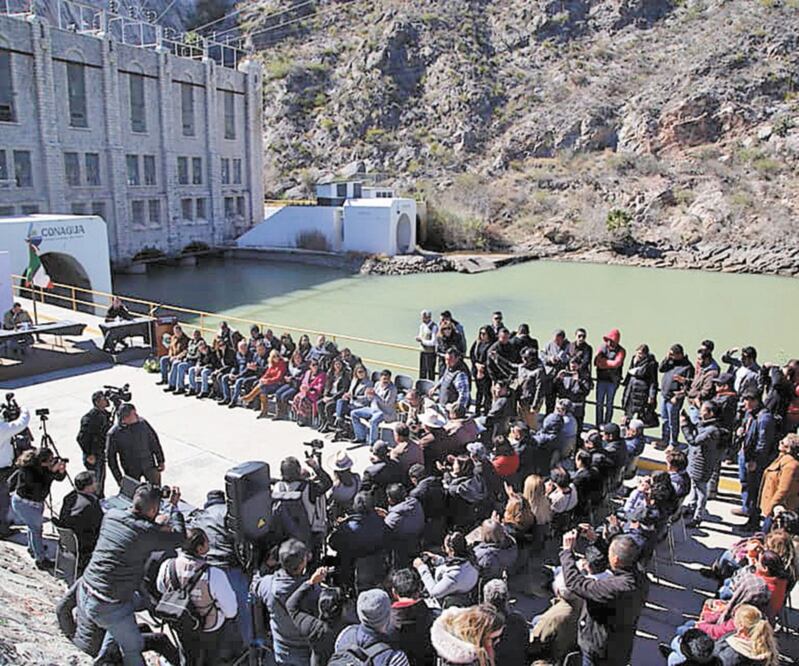 Diputados locales de Chihuahua acudieron a una sesión extraordinaria en la presa La Boquilla, donde expresaron su respaldo a los productores locales y criticaron el reforzamiento de la Guardia Nacional en el municipio de Camargo. Foto: ESPECIAL