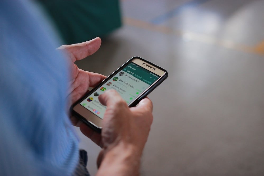 Descubre cómo hacer que tu letra se vea azul o blanca en WhatsApp y otras apps / Foto: Pixabay