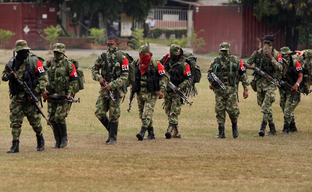 Grupo de guerrilleros del Ejército de Liberación Nacional (Foto: EFE)