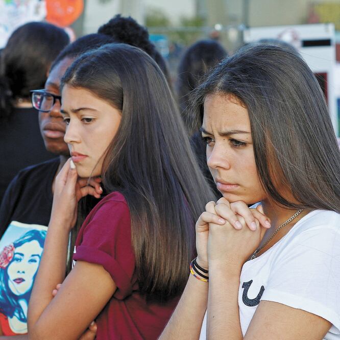 Estudiantes participaron en febrero pasado en un memorial, al cumplirse un año del tiroteo de 2018 en Parkland, Florida. Foto: REUTERS. ARCHIVO