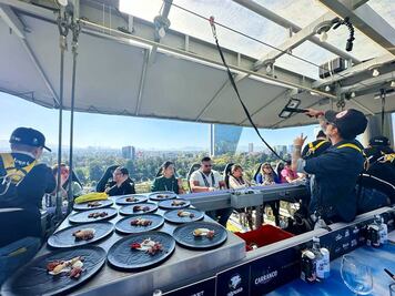 Dinner in the Sky: así es la experiencia de comer en las alturas