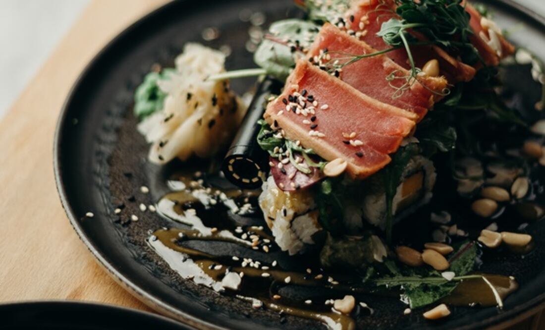 Atún sellado con vegetales