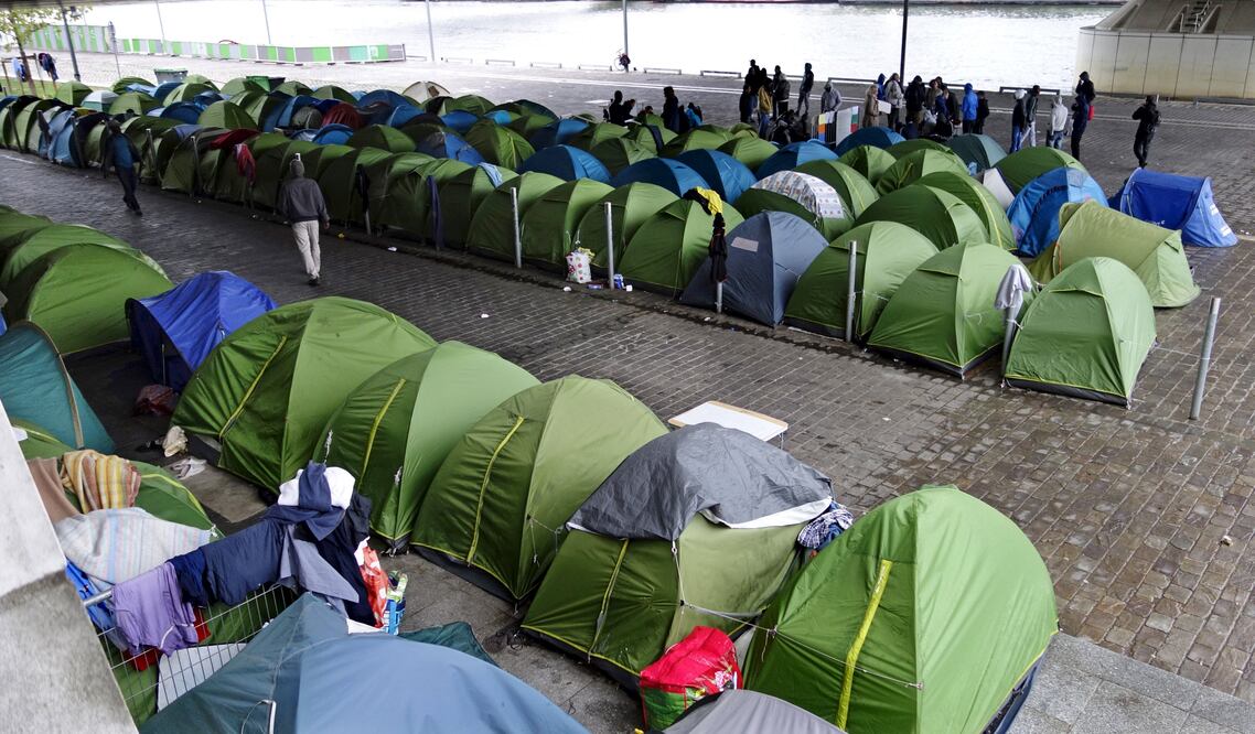 El desalojo de campamentos en la capital francesa se ha multiplicado en los últimos meses; los cuales se llevan a cabo sin incidentes y de manera pacífica (REUTERS)