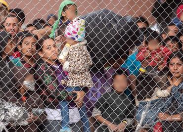 "Bebían agua del inodoro": Congresistas de EU visitan centros de detención de migrantes