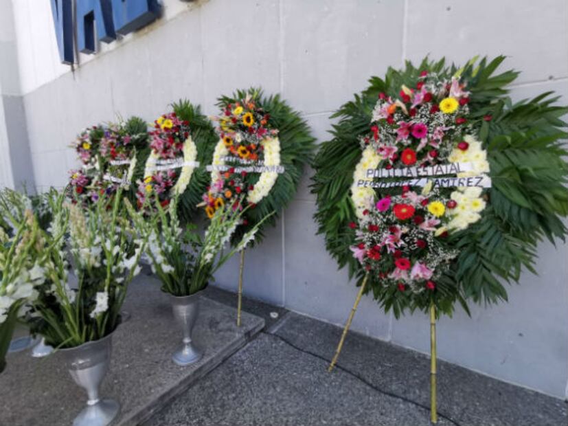 Con pase de lista, honran a 5 policías emboscados en Oaxaca