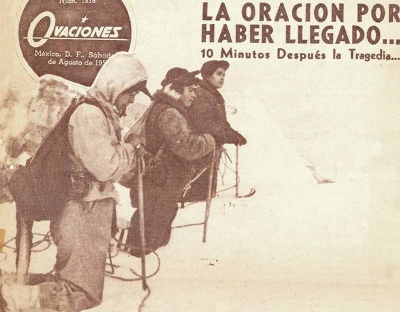 Lucía, María Luisa y Beatriz en la cima del Monte Victoria, rezando. Según comentó Enrique Chávez, una de ellas dijo en ese momento “será un privilegio morir con ustedes”. Foto: ESPECIAL/Diario Ovaciones/Cortesía Luz María Guzmán.