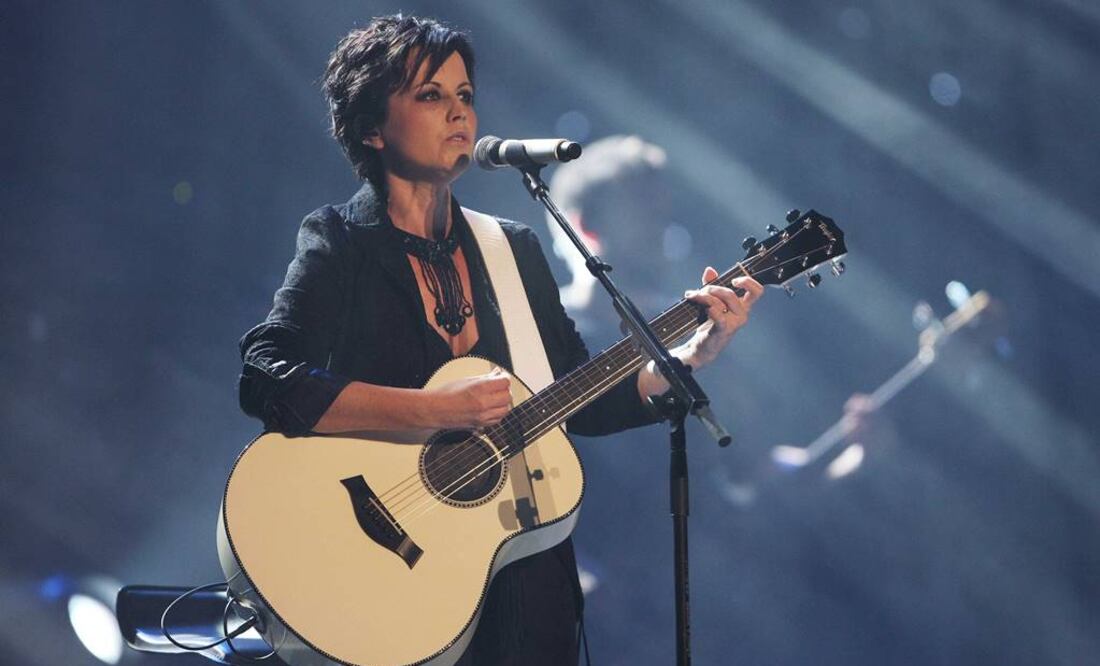 Durante su detención, O'Riordan, quien padece trastorno bipolar, insultó a los agentes y les recordó que es un "icono mundial" y "la reina de Limerick", la ciudad del suroeste de Irlanda donde nació el 6 de septiembre de 1971. FOTO: Archivo/Xinhua