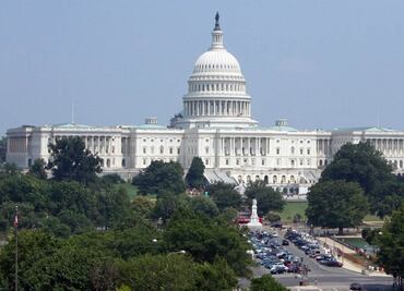 Senadores republicanos retrasan votación sobre deuda en EU por recortes en defensa