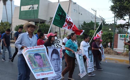 Abren dos carpetas de investigación por desalojo de padres de normalistas en Chiapas