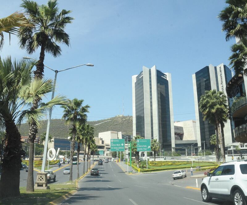 En el municipio de San Pedro Garza García, avenidas como Vasconcelos, Alfonso Reyes, calzada del Valle, Lázaro Cárdenas, Morones Prieto, Miravalle, Eu ge n io Garza Lagüera, y otras que a diario muestran tráfico lento y congestionado, principalmente en la