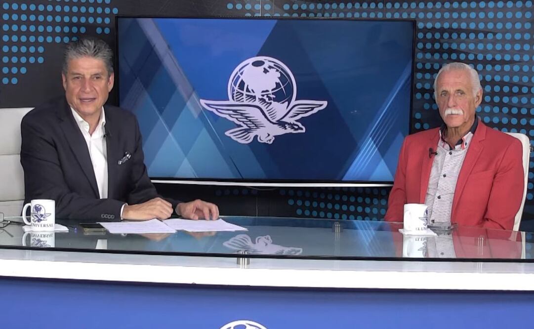 El periodista Carlos González dialoga con el empresario taurino Rafael Herrerías. Foto: Captura