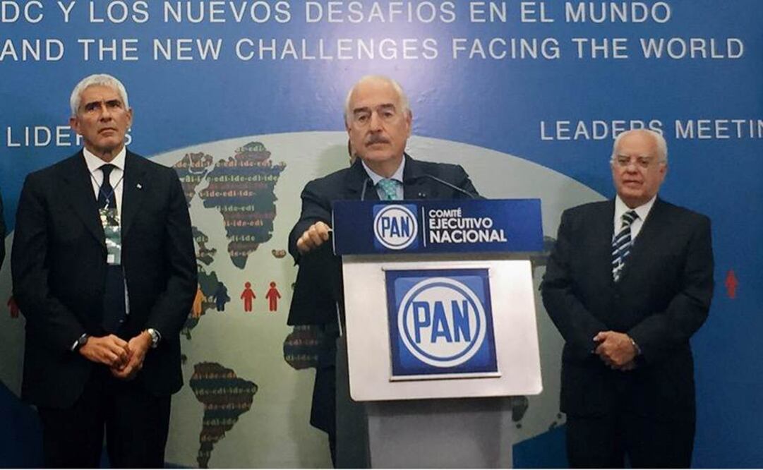 El ex mandatario de Colombia fue electo presidente de la Internacional Demócrata de Centro (UDC), en la sede nacional del PAN./Tomada de Twitter