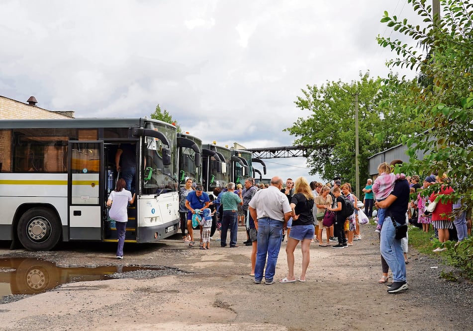 Personas de los distritos de la región de Kursk buscan ir a Moscú. Foto de EFE