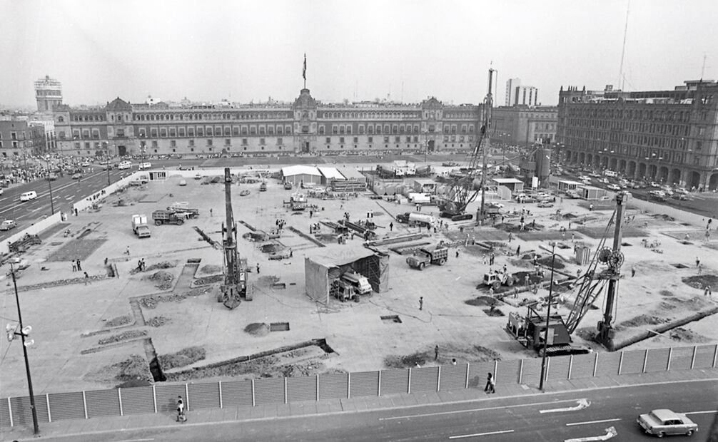 El arqueólogo Alberto López Wario informó que las obras en el Zócalo estarían listas en agosto del 84; entre sus denuncias estuvo la falta de claridad en el presupuesto requerido para restaurar inmuebles históricos afectados por las Líneas 1 y 2, que podía ascender a 200 mil millones de pesos. Foto: Héctor Martínez/Archivo EL UNIVERSAL.