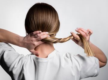 Cómo tomar biotina para que crezca el cabello, según Harvard