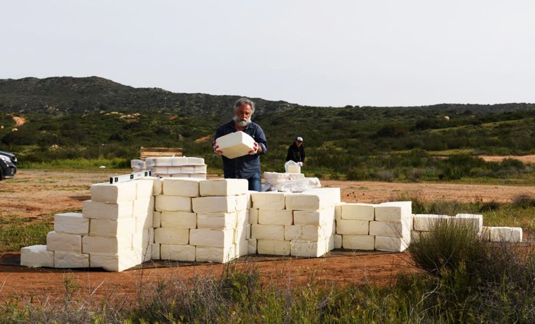 Cosimo Cavallara is building is building the wall using cheese – Photo: Taken from www.cheesewall.com