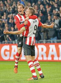 Gran pase de Guardado en triunfo del PSV