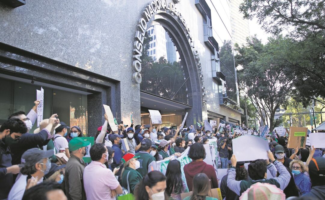 El sábado, estudiantes del CIDE protestaron en Conacyt. Foto: