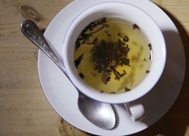 Científica que transformaría el sabor del té con un inusual ingrediente desata la controversia