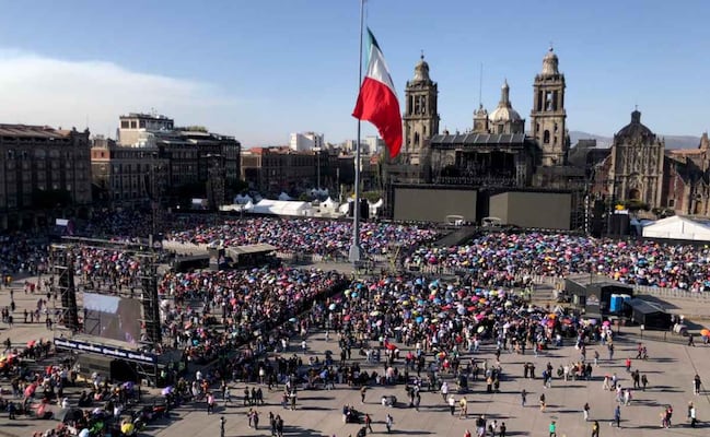 Concierto de Shakira comienza a llenar el Zócalo capitalino; redoblan vigilancia en primer cuadro de la CDMX