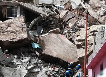 Romper una roca de 120 toneladas; así se rescataron los cuerpos de Paola y Dilan