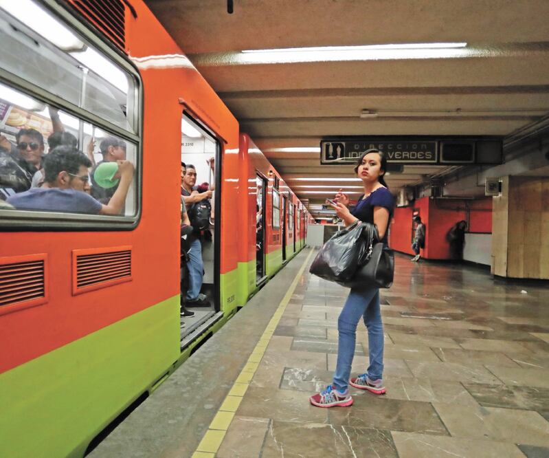Para la rehabilitación de trenes de la Línea 3, que corre de Universidad a Indios Verdes, invertirán alrededor de 6 mil 500 millones de pesos. Foto: IVÁN STEPHENS. EL UNIVERSAL
