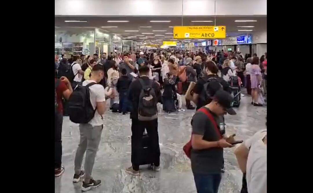 Caos en Aeropuerto de Guadalajara por falla cibernética mundial. Foto: Captura @quierotv_gdl