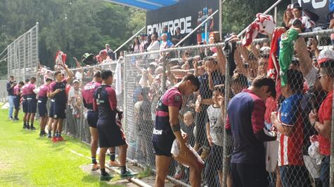 Chivas entrena con 400 aficionados en Verde Valle
