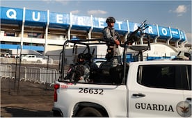 Aficionados viven el México vs Islandia entre el miedo controlado por el Ejército Mexicano 