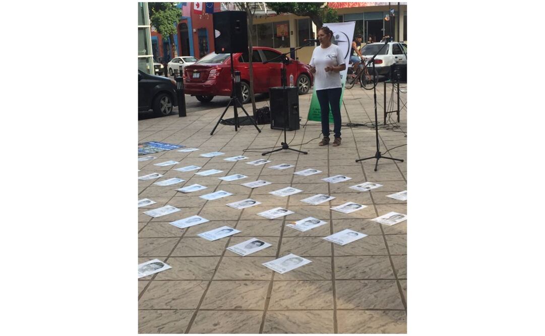 En Culiacán, activistas y luchadores sociales recordaron a los 43 normalistas (Foto: Javier Cabrera / EL UNIVERSAL)