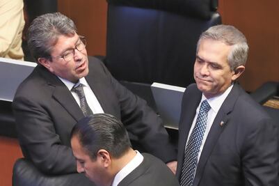 Ejecutivo busca destruir la CRE, acusa la oposición