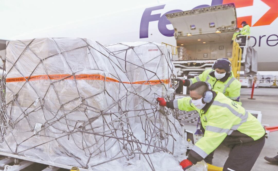 Los 20 respiradores que llegaron desde EU serán distribuidos en los hospitales de los estados con más casos. Foto: JORGE ALVARADO. EL UNIVERSAL