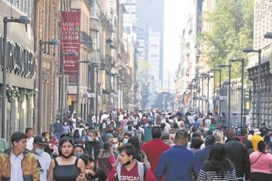 Pese a contaminación, llenan calles en CDMX