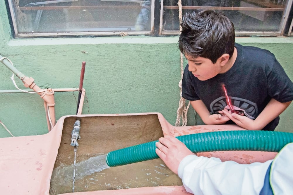 A la problemática del desabasto de agua en diferentes partes del municipio de Toluca, ahora se suman los excesivos costos por su consumo, manifiestan habitantes (DIEGO SIMÓN. CUARTOSCURO)