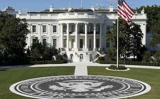 Trump estrena helipuerto de granito en la Casa Blanca; permitirá aterrizajes de Marine One sin dañar el césped