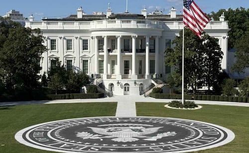 Trump estrena helipuerto de granito en la Casa Blanca; permitirá aterrizajes de Marine One sin dañar el césped