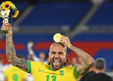 Dani Alves manda pésame a los Dos Santos tras ganar el oro en Tokio 2020