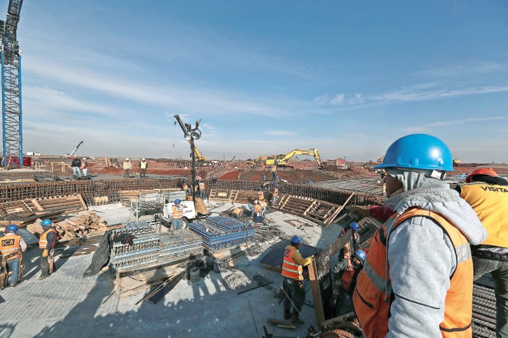 De acuerdo con el Grupo Financiero Interacciones, se participa con recursos solamente en cuatro obras del Nuevo Aeropuerto Internacional de México, por un monto de 600 millones de pesos. (ARCHIVO EL UNIVERSAL)